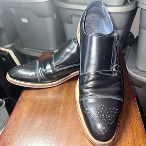 Johnston & Murphy Black Leather Oxfords with Brogue Detailing(117)